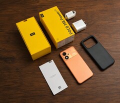 Poco M8 Power kutu içeriği.