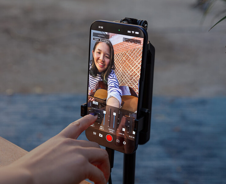 Roland Go:Mixer Studio, çok kanallı ses parçaları ile video kaydetmek için Apple iPhone'lardaki Go:Mixer Cam uygulaması ile kullanılabilir. (Resim kaynağı: Roland)