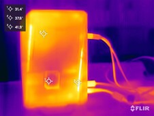 Stres testi sırasında Asus ROG NUC 15 (sağ taraf)