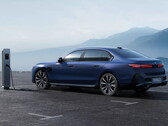 Şarj istasyonunda E-BMW
