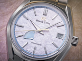 Yeni Grand Seiko SBGA21'in kadranına yakından bir bakış.