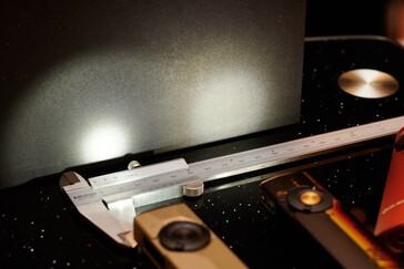 Arkpro Ultra'nın odak ışığı ile Arkfeld Pro'nun genel ışını karşılaştırıldığında. (Resim kaynağı: Andreas Sebayang/Notebookcheck.com)