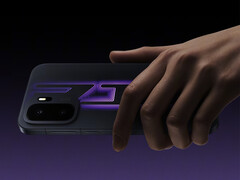 Ace 6 Ultra'nın Nisan 2026'da piyasaya sürülmesi planlanıyor. Resimde: telefonun arka yüzünü gösteren bir tanıtım fotoğrafı.