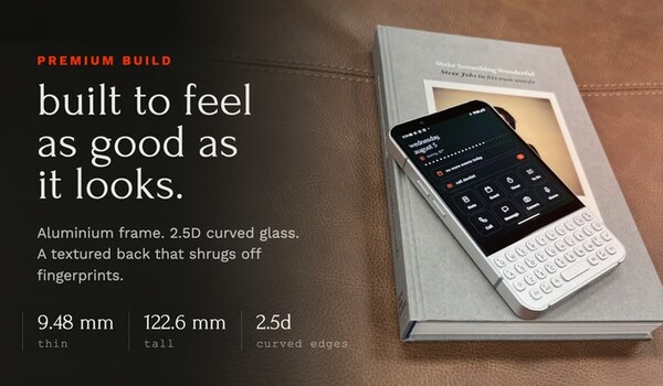 Minimal Phone 2, önceki modelinden daha küçüktür ancak daha iyi teknik özelliklere sahiptir.