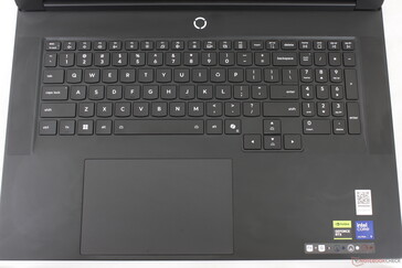Legion Pro 7 16'ya göre çok az değişiklik içeren geniş klavye