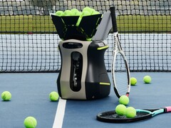 Pongbot Aura oyunculara koçluk yapabilir ve tenis, padel ve pickleball oyunlarında hakemlik yapabilir.