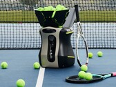 Pongbot Aura oyunculara koçluk yapabilir ve tenis, padel ve pickleball oyunlarında hakemlik yapabilir.