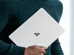Surface Laptop 13 inç, Microsoft'un şu anda sattığı en küçük dizüstü bilgisayardır.