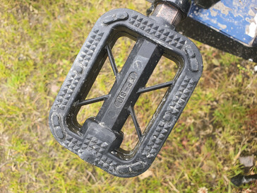 Pedallar birbiriyle değiştirilmemelidir