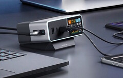 Cuktech 30 Ultra, aynı anda birden fazla cihaza 300 watt'a kadar güç sağlar.