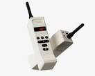 Trozk’un cep telefonu şarj cihazı, Motorola DynaTAC 8000X modelinden esinlenerek tasarlanmıştır.