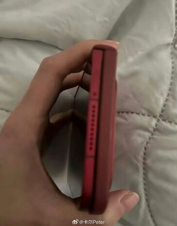 Xiaomi 18 Fold'un yandan görünümü.