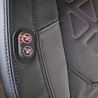 Kırmızı renkle gösterilen koltuk ısıtması üç kademeli olarak ayarlanabilir.