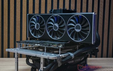 Gürültü seviyesi ölçümleri sırasında XFX Speedster MERC 310 Radeon RX 7900 XTX Black Edition