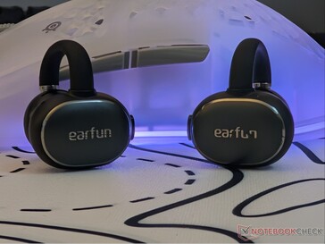 Clip 2 kulaklıkların ön yüzü.