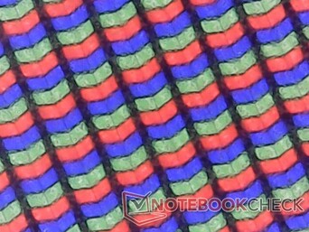 Mat kaplamaya rağmen minimum grenlilik ile net alt pikseller