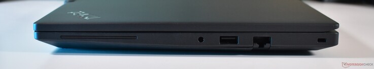 sağ: 3,5 mm Ses, USB-A 3.2 Gen 1, RJ45-Ethernet, Kensington Kilidi