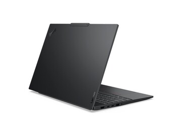 ThinkPad E16 Gen 4'te USB-C, USB-A ve HDMI bağlantı noktaları bulunur