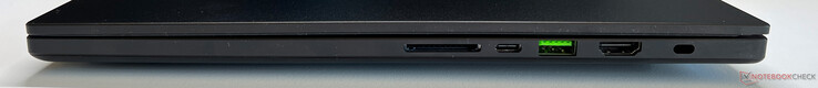 Sağ tarafta: SD kart okuyucu, USB-C 4.0 (40 Gbit/s, DisplayPort 1.4, Power Delivery 3.0), USB-A 3.2 Gen.2, HDMI 2.1, Kensington Güvenlik Kilidi