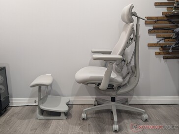 Omni sandalye ve StepSync Ayaklık.