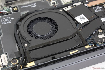 Soğutma çözümü çift ~40 mm fan ve bunların arasında tek bir ısı borusundan oluşur