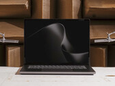 Surface Laptop Ultra, 15 inçlik bir Mini LED ekrana sahiptir.