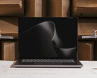 Surface Laptop Ultra, 15 inçlik bir Mini LED ekrana sahiptir.