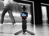 DJI'ın Osmo Pocket 4'ü, Pocket 3'teki (resimde) 4K 120 fps'ye kıyasla 4K 240 fps ağır çekim yapabiliyor.