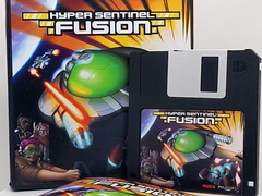 Resimdeki disket temalı USB sürücüye sahip Hyper Sentinel Fusion kızaklı kutu