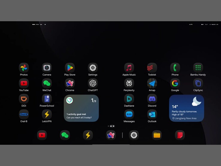 Galaxy Z TriFold'un iç ekranında doğal çözünürlükten daha düşük görünen bir ekran görüntüsü.