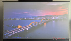 Gün ışığında (pencere önü sağda)