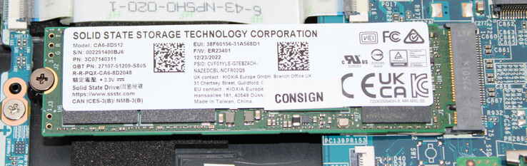 Sistem sürücüsü olarak bir PCIe 4.0 SSD kullanılır.