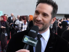 Leon S. Kennedy'nin oyuncusu Nick Apostolides'in Radio Times Gaming'e konuşmasından bir ekran görüntüsü