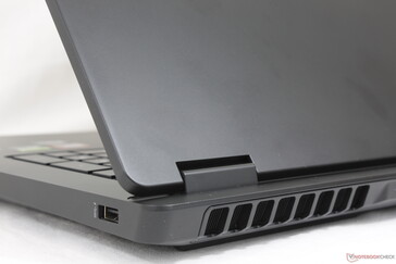 Pürüzsüz mat yüzeyler göze hoş görünmeyen parmak izlerini çeker