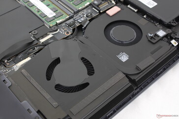 Dahili fanlar Alienware 16 Area-51'den daha büyüktür