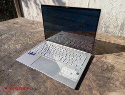 ZenBook 14 OLED UX3405 iyi bir ultra taşınabilir dizüstü bilgisayar