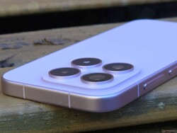 Xiaomi'nin 17'si şu anda mevcut olan en iyi akıllı telefonlardan biri (Resim kaynağı: Marcus Herbrich / Notebookcheck)