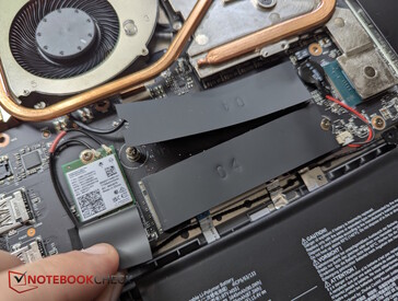 Wi-Fi modülü ve 2 SSD yuvası (1'i dolu)