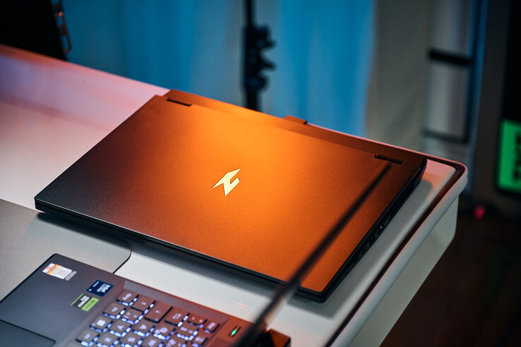 Acer Nitro 14 temiz bir estetiğe sahiptir.