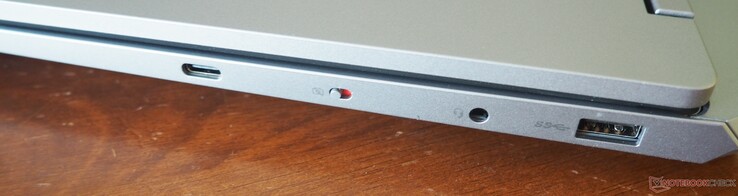 Sağ taraf: USB-C 3.2 Gen 2 (Güç Dağıtımı ve DisplayPort dahil), web kamerası deklanşörü, ses, USB-A 3.2 Gen 1