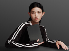 Redmi K Pad 2 Çin'de yaklaşık 527 dolardan başlıyor. Resimde: siyah renk seçeneğinin tanıtım resmi.