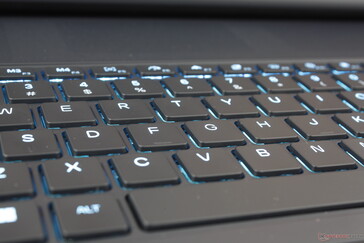 CherryMX tuşları üzerinde yazmak çok tatmin edicidir, ancak bazı kullanıcılar yüksek sesli geri bildirimden hoşlanmayabilir