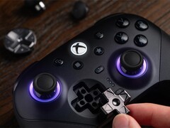 Xbox için 8BitDo Ultimate 3E Oyun Kumandası değiştirilebilir metal bir D-pad'e sahiptir.
