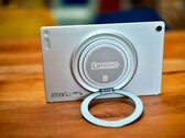 Lenovo Tab Plus Gen 2’deki yuvarlak stand son derece çok yönlüdür.