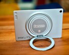Lenovo Tab Plus Gen 2’deki yuvarlak stand son derece çok yönlüdür.