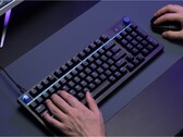 Masaüstünde gösterilen Logitech G316 X oyun klavyesi
