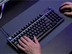 Masaüstünde gösterilen Logitech G316 X oyun klavyesi