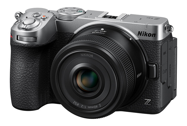 Nikon Z5IIC aynasız fotoğraf makinesi.