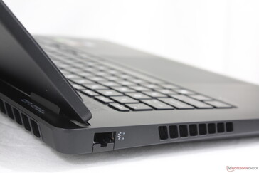 Kapak sadece ~140 derecelik maksimum açıya kadar açılır