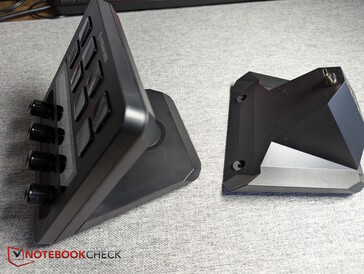 Standart standı (solda) XLR Dock (sağda) ile değiştirin